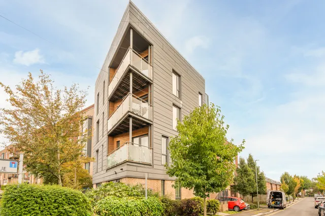 Flat 3 Chain Court, 33 Ajax Avenue, London, photo 1