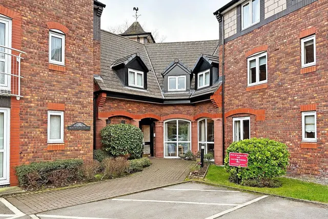290 Park Road, Timperley, Cheshire WA15 6UB, photo 1