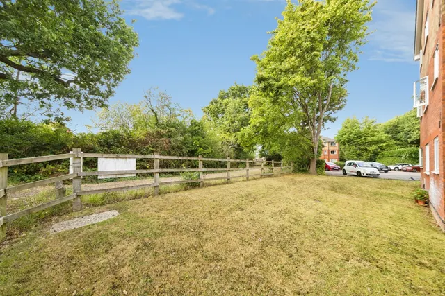 Photo 3 — Chetwood Road, Crawley