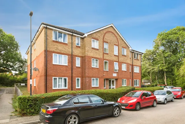 Chetwood Road, Crawley, photo 1