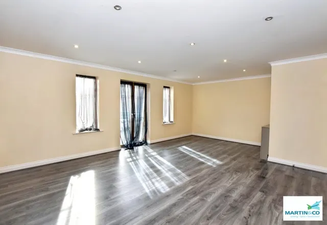 Weavers Court, Hinckley, photo 1