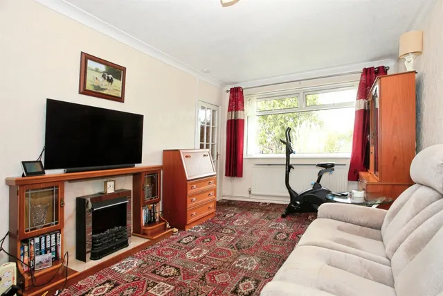 Woburn Drive, Peterborough, PE6, photo 3