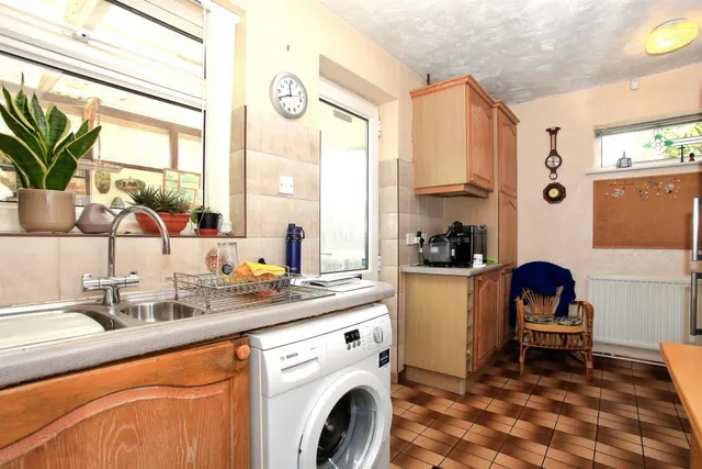 Woburn Drive, Peterborough, PE6, photo 2