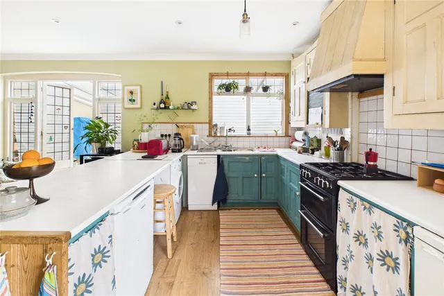 Wavertree Road, London, SW2, photo 1