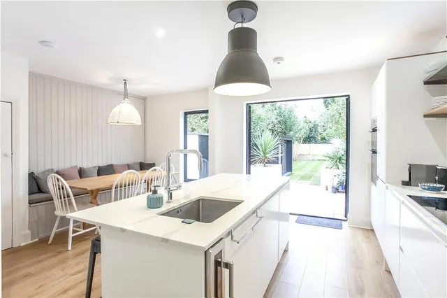 Staines Road East, Sunbury-on-Thames, TW16, photo 3