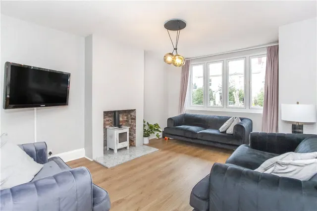 Staines Road East, Sunbury-on-Thames, TW16, photo 2