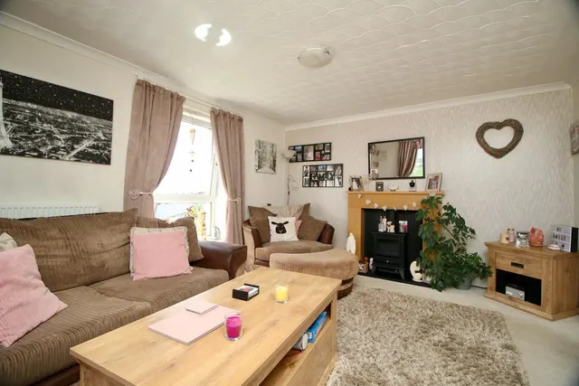 Photo 3 — Afton Road, Cumbernauld, G67 2DS