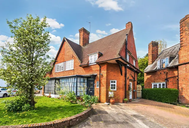 Photo 2 — Goldsmith Lane, Kingsbury, NW9 9AH