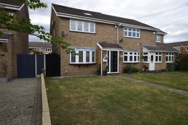 Leconfield Walk, Hornchurch, RM12 6NZ, photo 1