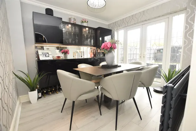 Photo 2 — Leconfield Walk, Hornchurch, RM12 6NZ