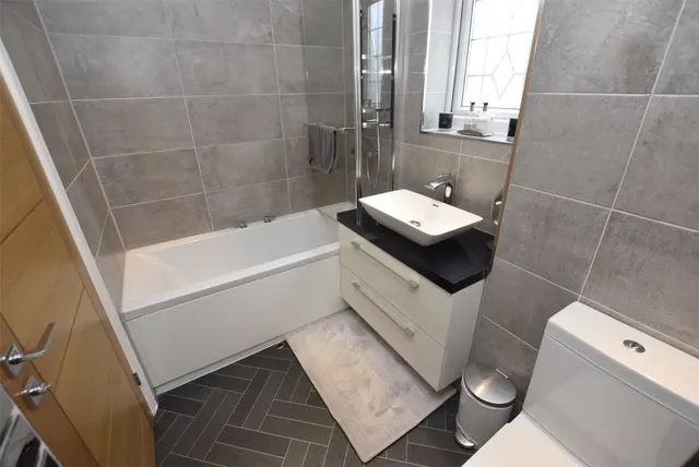 Photo 3 — Leconfield Walk, Hornchurch, RM12 6NZ