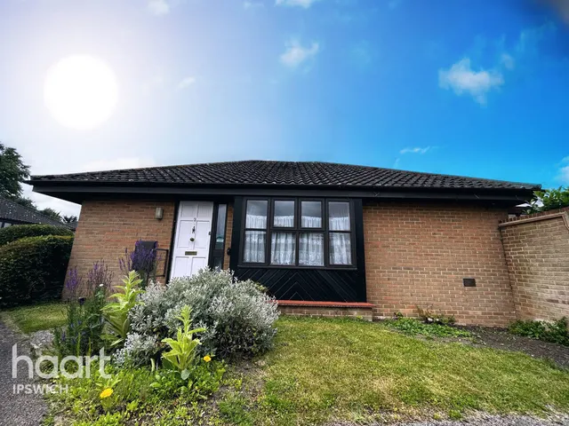 Henley Close, Saxmundham, IP17, photo 1