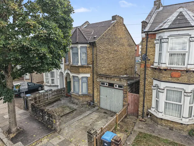 Mandeville Road, Enfield, EN3, photo 1