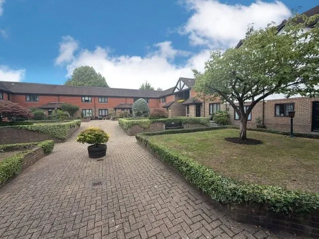 The Avenue, Tadworth, KT20, photo 1