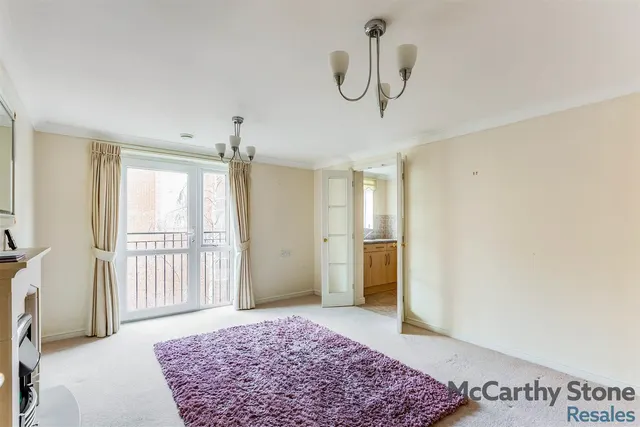 High Street South, Rushden, NN10, photo 3