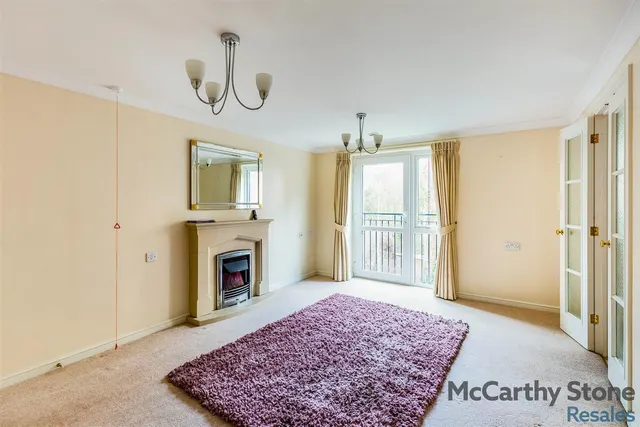 High Street South, Rushden, NN10, photo 2