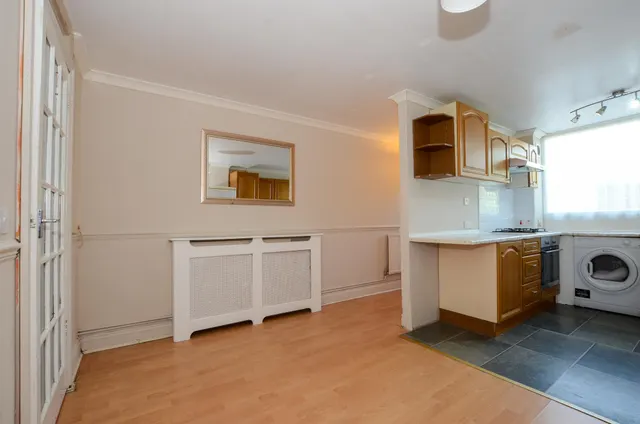 Mayfield Close, Uxbridge, UB10, photo 2