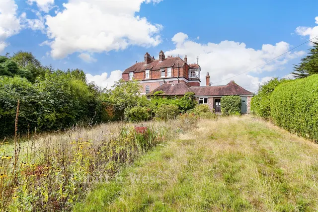 Hurstwood Road, High Hurstwood, TN22, photo 2