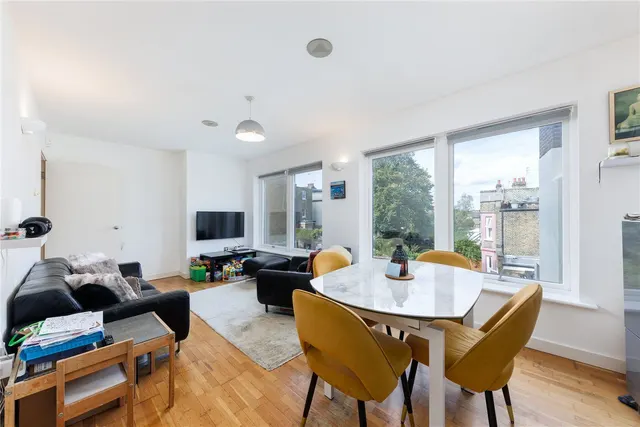 Upper Richmond Road, London, SW15, photo 2
