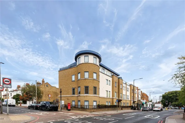 Upper Richmond Road, London, SW15, photo 1