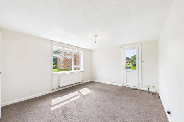 Hunters Hill, Burghfield Common, RG7, photo 3