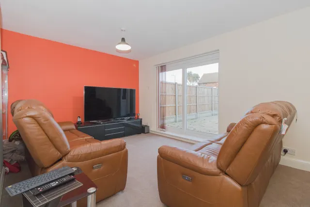 Photo 2 — Rochford Garden Way, Rochford