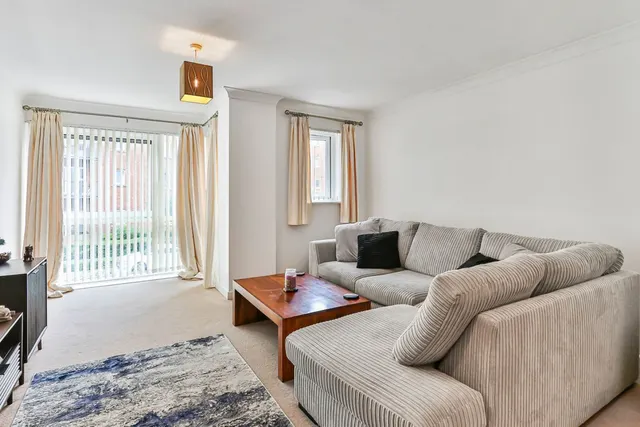 Avenel Way, Poole, photo 1