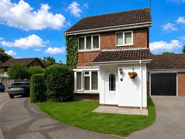 Roundhouse Drive, West Totton, SO40, photo 2