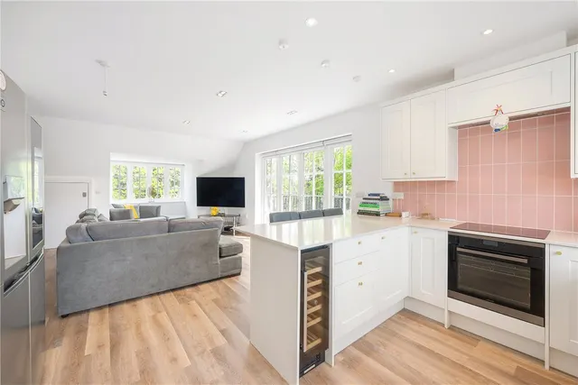 Photo 3 — The Avenue, Beckenham, BR3