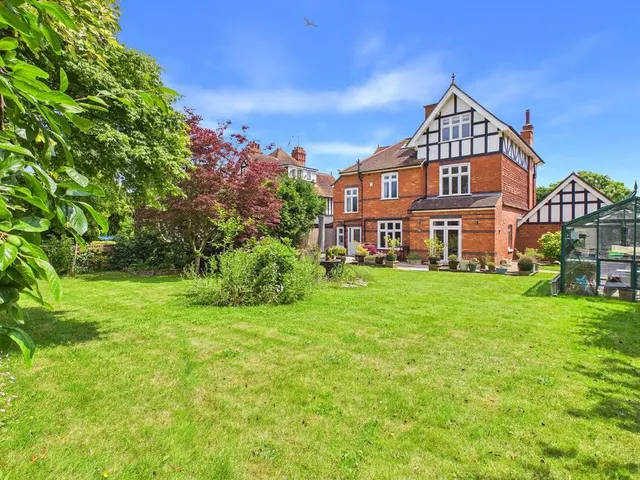 Photo 2 — Radnor Park West, Folkestone, Kent, CT19
