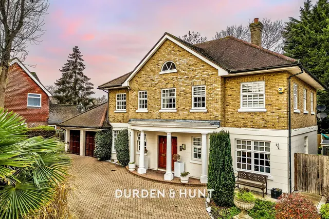 Gainsborough Place, Chigwell, IG7, photo 1