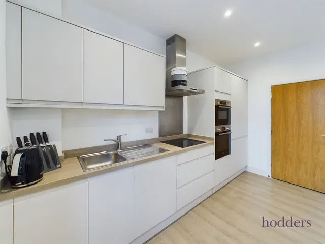 Guildford Road, Chertsey, KT16, photo 3