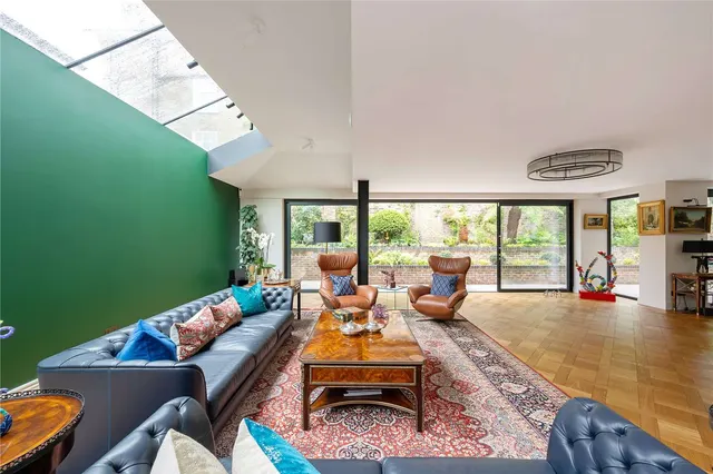 Photo 3 — Hillside Close, St. John's Wood, London, NW8 0EF