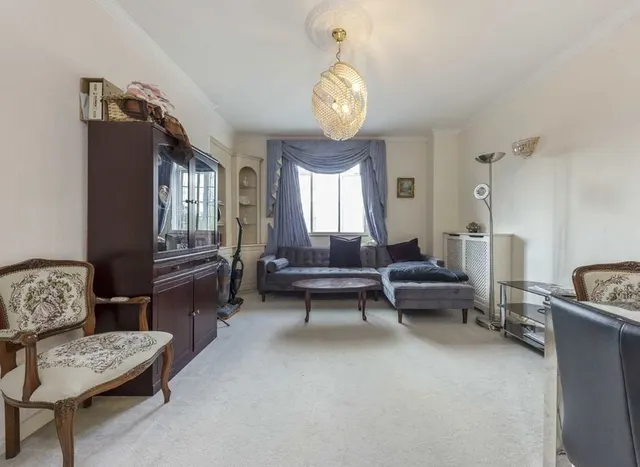 Hammersmith Road, Hammersmith, W6, photo 2