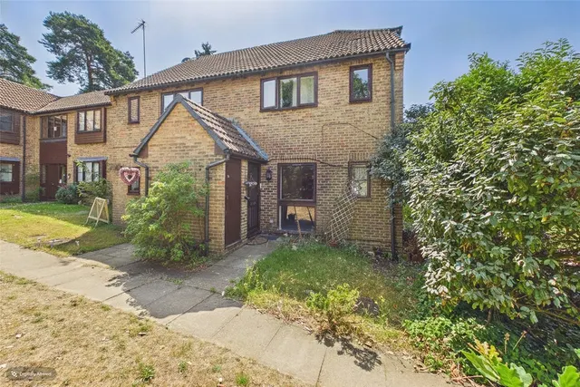 Bluebell Rise, Lightwater, GU18, photo 1