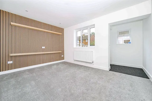 Blackthorn Drive, Luton, LU2, photo 3