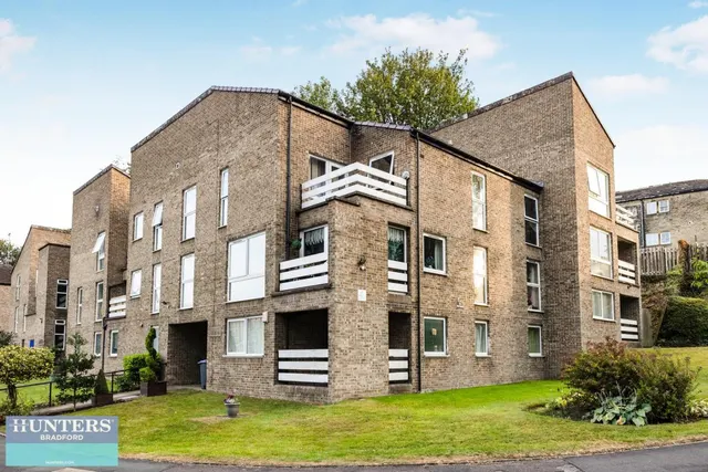6, Frizley Gardens Frizinghall, Bradford, West Yorkshire, BD9 4LY, photo 1