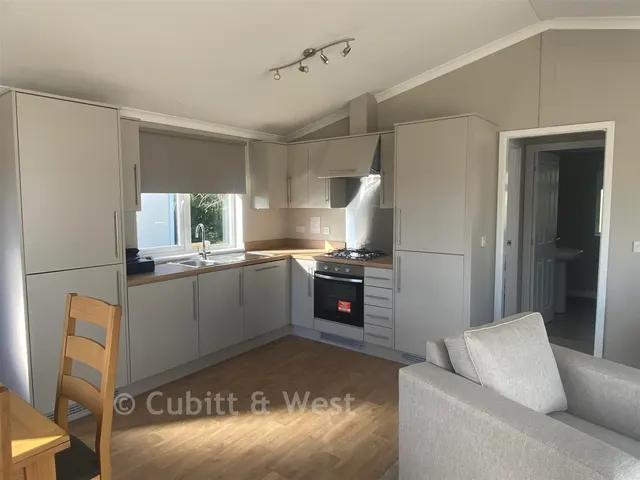 Durford Road, Petersfield, GU31, photo 2