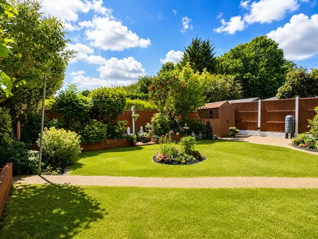 Mere Croft, Norton Canes, WS11, photo 2