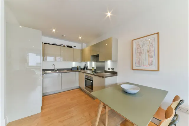 Violet Road, Bow, E3, photo 1