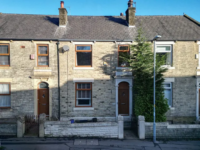 Two Bridges Road Newhey, Rochdale OL16 3SR, photo 1
