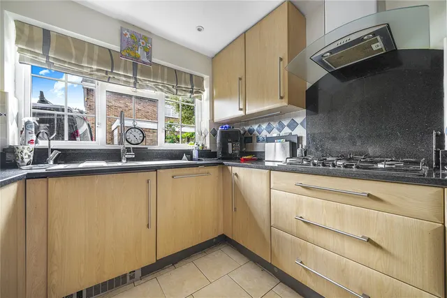 Orchard Close, West End, GU24, photo 3