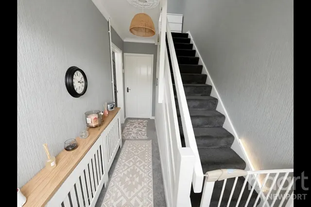 Oak Road, Newport, NP10, photo 2