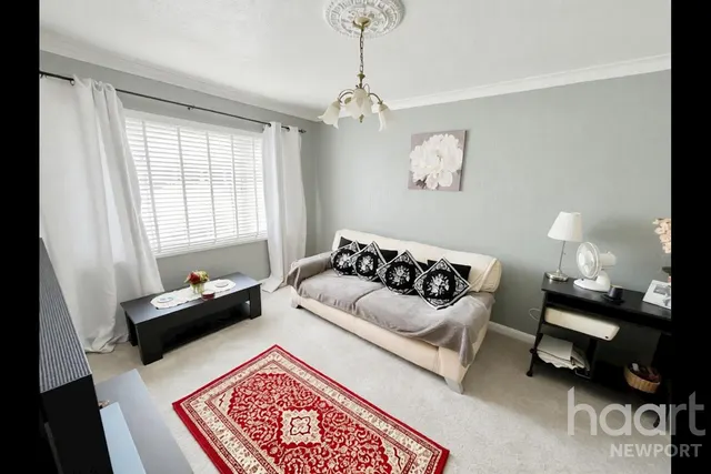 Oak Road, Newport, NP10, photo 3