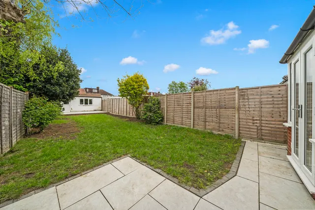 Photo 3 — Kingsbridge Road, Morden SM4 4PZ