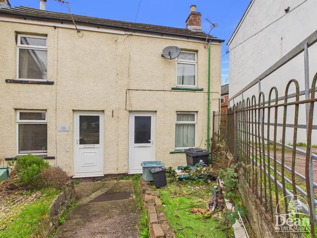 Queen Street, Lydney, photo 1