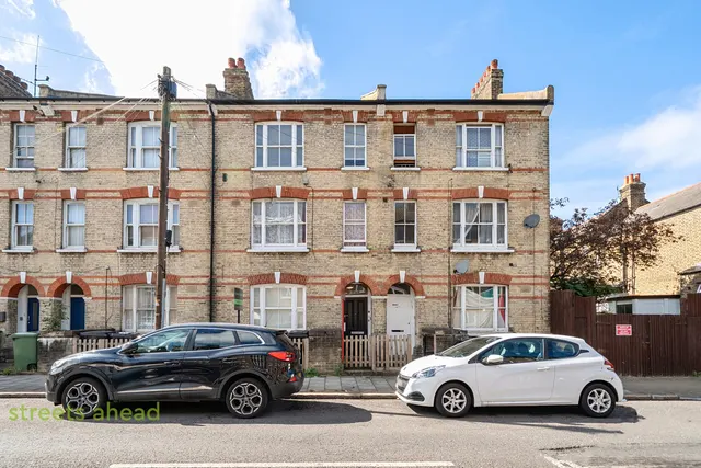 St. Gothard Road, London, SE27, photo 1