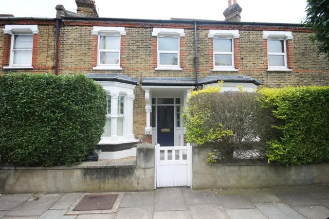 Winfrith Roads, London, SW18, photo 1