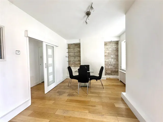 Aubyn Square, London, photo 1
