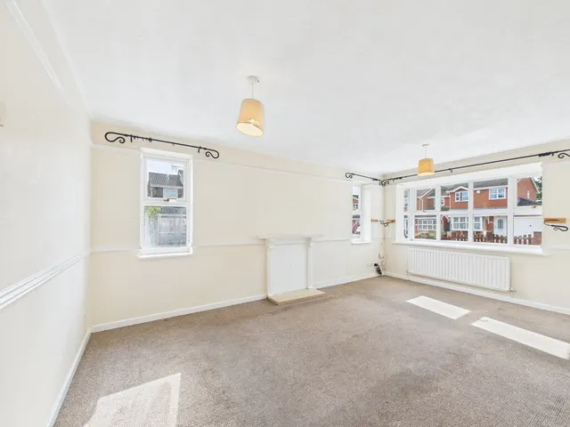 Castillon Drive, Whitchurch, photo 3